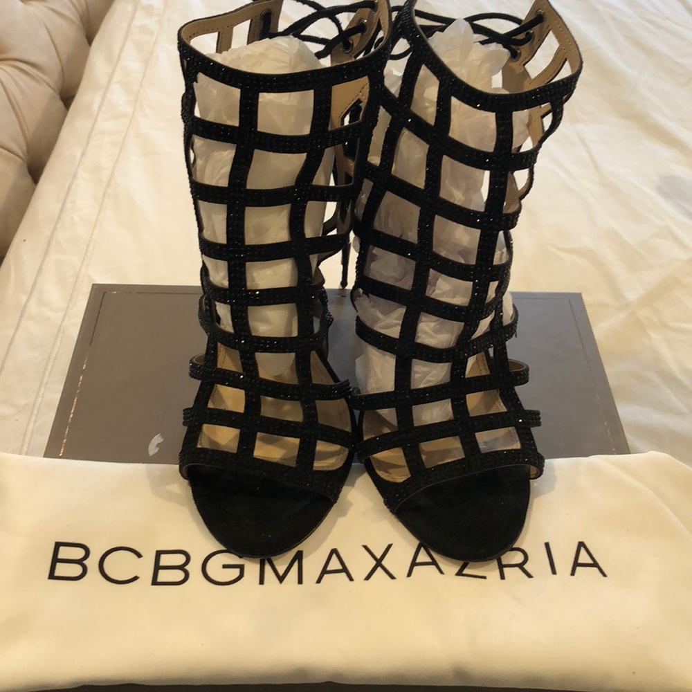 BCBG Maxazria black leather cage sandal w/stones